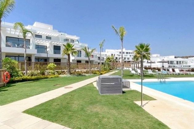 Foto 1 de Piso en venta en calle Mar Alboran de 2 habitaciones con terraza y piscina
