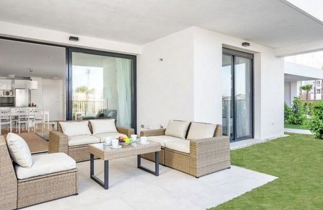 Foto 2 de Piso en venta en calle Mar Alboran de 2 habitaciones con terraza y piscina