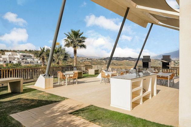 Foto 2 de Pis en venda a calle Mar de Alborán de 3 habitacions amb terrassa i piscina