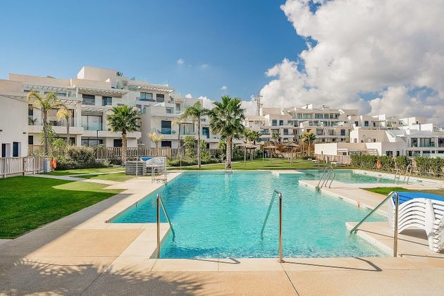 Foto 1 de Pis en venda a calle Mar de Alborán de 3 habitacions amb terrassa i piscina