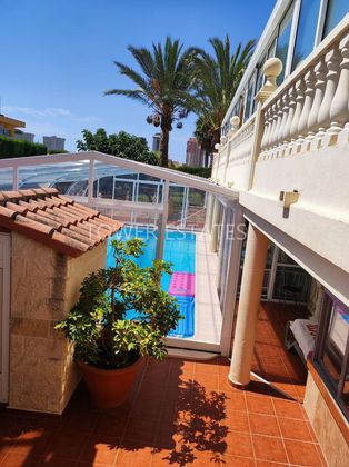 Foto 2 de Venta de chalet en Pueblo Poniente de 7 habitaciones con terraza y piscina