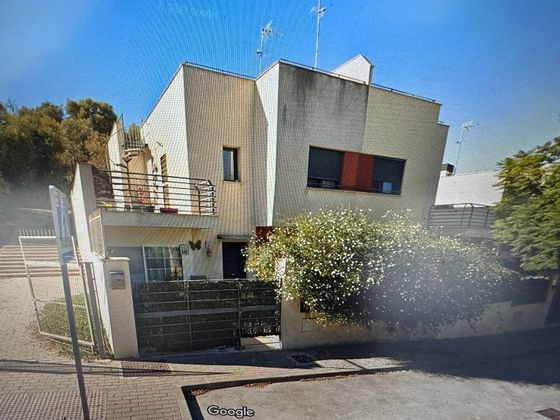 Foto 1 de Casa adossada en venda a calle Violeta de 3 habitacions amb terrassa i garatge
