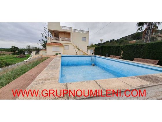 Foto 1 de Chalet en venta en Picassent de 7 habitaciones con terraza y piscina