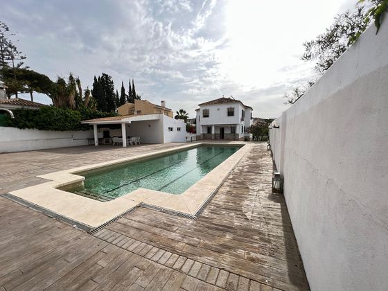 Foto 1 de Venta de chalet en Puerto de la Torre - Atabal de 5 habitaciones con terraza y piscina