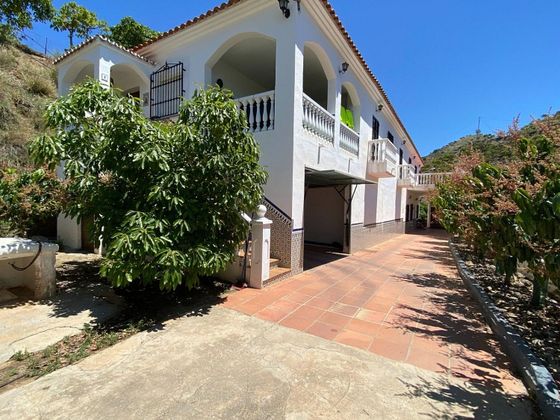 Foto 1 de Casa rural en venda a Viñuela de 9 habitacions amb terrassa i jardí