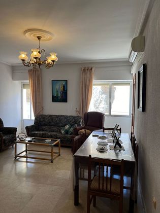 Foto 1 de Pis en venda a calle Paredes de 4 habitacions amb aire acondicionat i calefacció