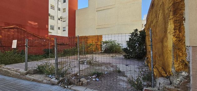 Foto 1 de Venta de terreno en calle Miguel Hernadez de 365 m²