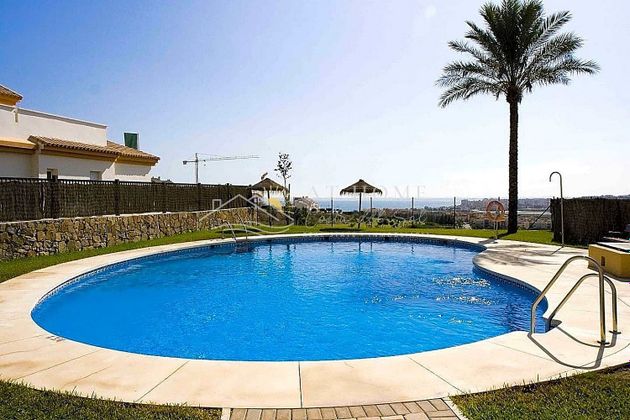 Foto 1 de Venta de piso en Caleta de Vélez de 2 habitaciones con terraza y piscina