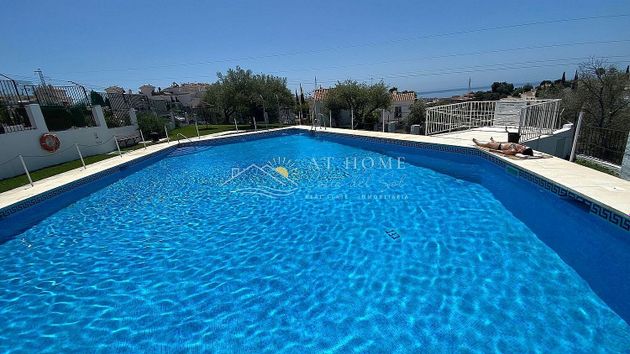 Foto 1 de Dúplex en venda a Centro - Nerja de 3 habitacions amb terrassa i piscina