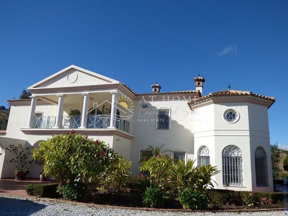 Foto 2 de Casa en venda a Viñuela de 5 habitacions amb terrassa i piscina