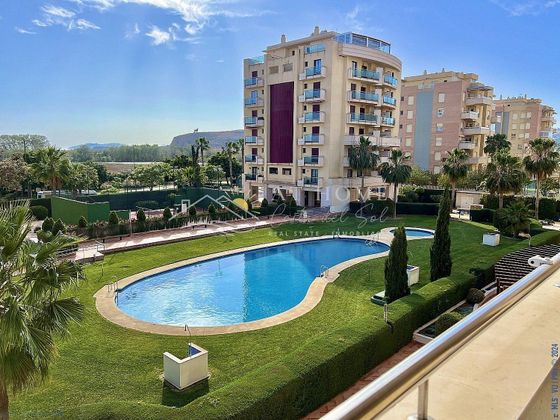 Foto 1 de Piso en venta en Centro - Vélez-Málaga de 2 habitaciones con terraza y piscina