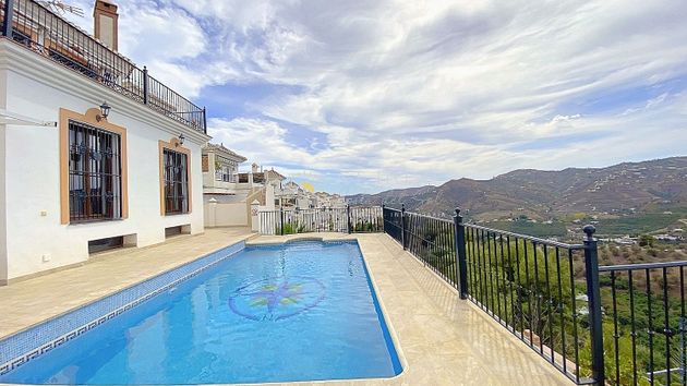 Foto 2 de Casa en venta en Frigiliana de 5 habitaciones con terraza y piscina
