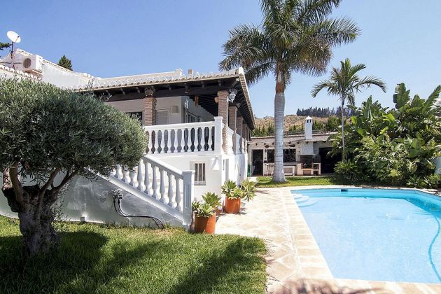 Foto 1 de Venta de chalet en La Herradura de 5 habitaciones con terraza y piscina