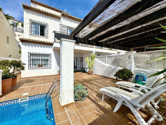 Foto 2 de Venta de casa en La Herradura de 3 habitaciones con terraza y piscina