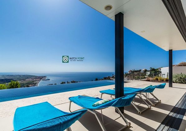 Foto 2 de Xalet en venda a calle Monte de Los Almendros de 5 habitacions amb terrassa i piscina