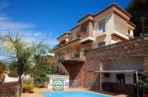 Foto 2 de Venta de chalet en Velilla-Taramay de 4 habitaciones con terraza y piscina