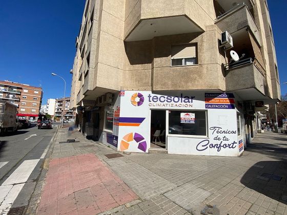 Foto 2 de Alquiler de local en avenida De Cristóbal Colón con aire acondicionado y calefacción