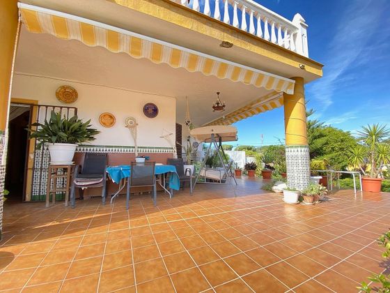 Foto 2 de Casa en venda a Gibraleón de 4 habitacions amb terrassa i piscina