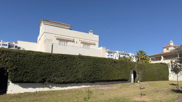 Foto 1 de Xalet en venda a Arroyo de la Miel de 4 habitacions amb piscina i jardí