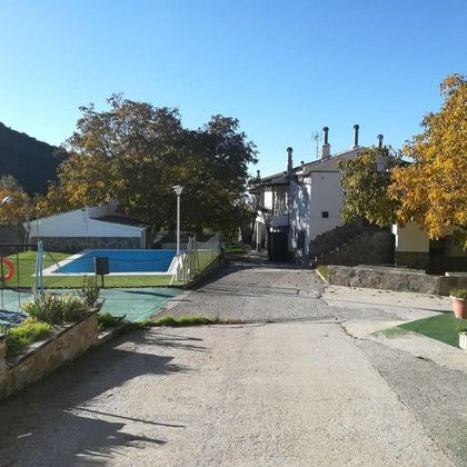 Foto 2 de Edificio en venta en Guejar Sierra con piscina