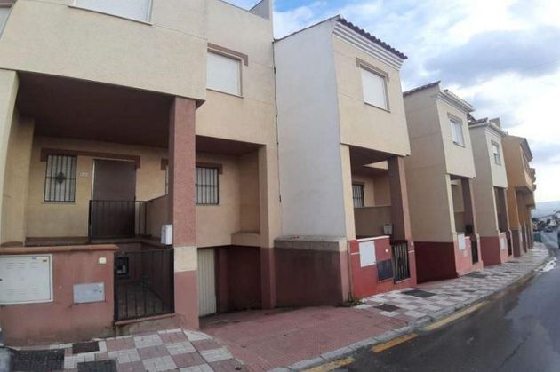 Foto 2 de Casa en venta en Güevéjar de 4 habitaciones con garaje