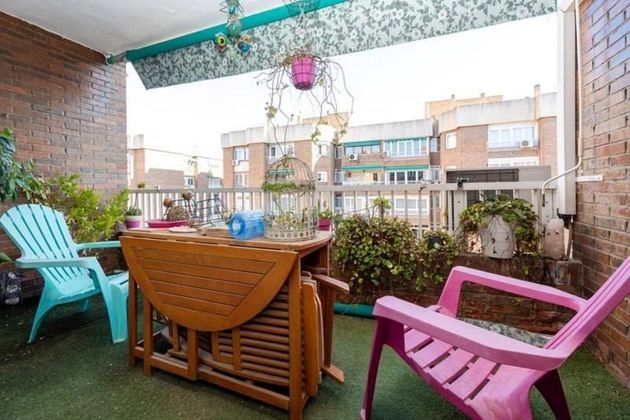 Foto 2 de Venta de piso en Cervantes de 4 habitaciones con terraza y piscina