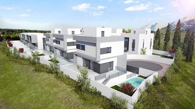 Foto 2 de Xalet en venda a Alhendín de 4 habitacions amb terrassa i piscina
