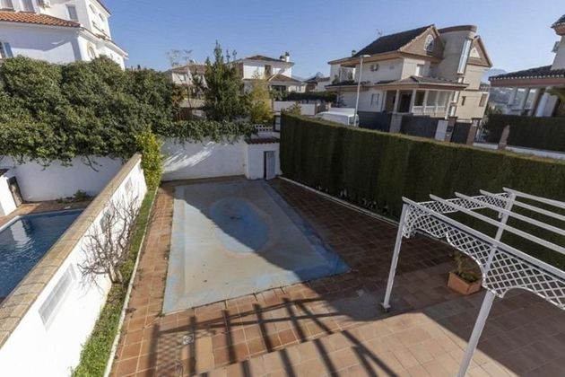 Foto 1 de Casa en venda a Peligros de 3 habitacions amb piscina i garatge