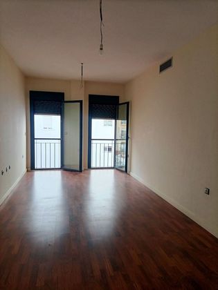 Foto 2 de Pis en venda a Centro - Huelva de 3 habitacions amb terrassa i aire acondicionat