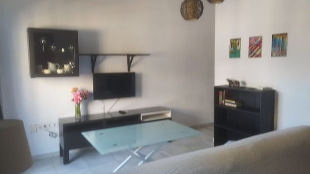 Foto 1 de Ático en alquiler en Los Remedios de 1 habitación con terraza y muebles