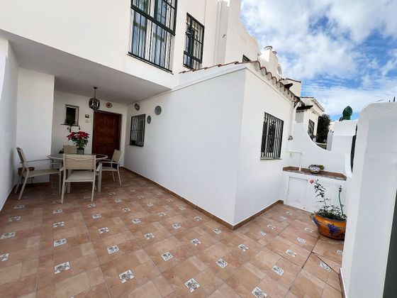 Foto 2 de Casa en venda a El Pinillo de 4 habitacions amb terrassa i piscina