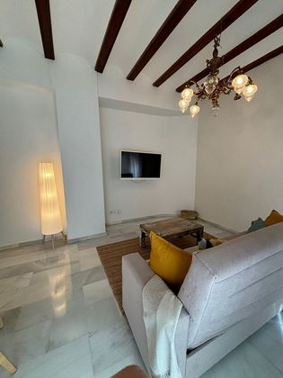 Foto 2 de Alquiler de piso en Russafa de 2 habitaciones con muebles y aire acondicionado
