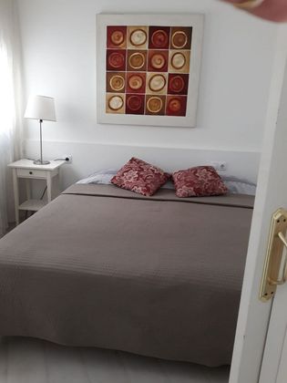 Foto 2 de Estudio en alquiler en calle Del Pintor Salvador Abril con muebles y aire acondicionado