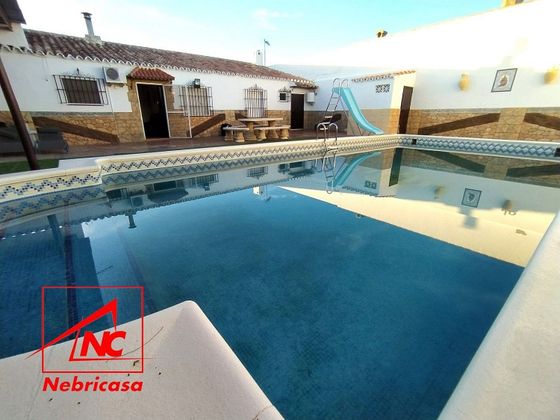 Foto 1 de Casa en venda a Cabezas de San Juan (Las) de 3 habitacions amb piscina i garatge
