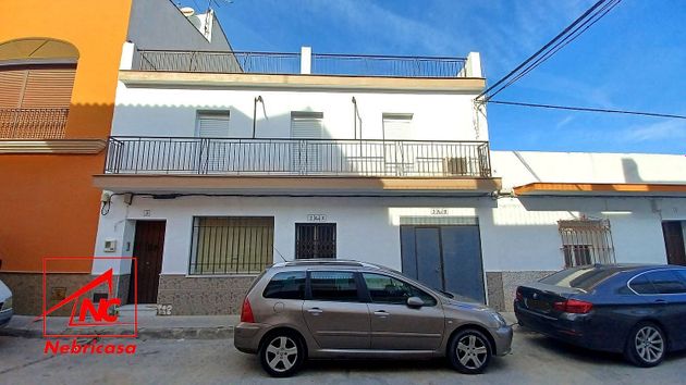 Foto 1 de Venta de casa en Cuervo de Sevilla (El) de 4 habitaciones con terraza y garaje