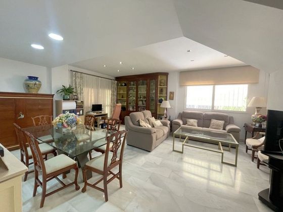 Foto 1 de Piso en venta en Heliópolis de 4 habitaciones con terraza y piscina