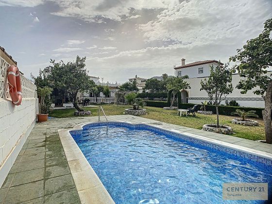 Foto 1 de Chalet en venta en calle Teruel de 4 habitaciones con terraza y piscina