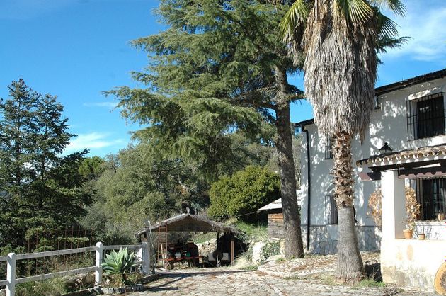 Foto 2 de Casa rural en venta en calle Los Brezos de 4 habitaciones con jardín