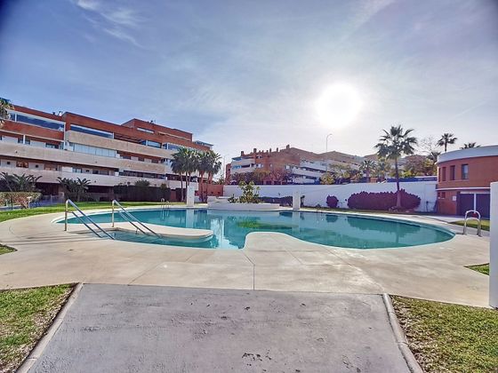 Foto 2 de Pis en lloguer a El Pinillo de 2 habitacions amb terrassa i piscina