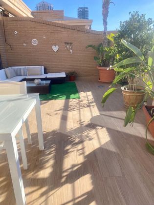 Foto 2 de Àtic en lloguer a calle Marina Alta de 2 habitacions amb terrassa i piscina