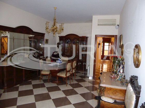 Foto 2 de Casa en venda a Parque de la Bombilla-Pla de Rascanya de 4 habitacions amb ascensor