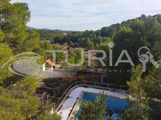 Foto 2 de Casa en venda a Olocau de 4 habitacions amb piscina