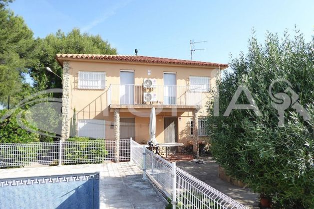 Foto 1 de Casa en venda a Pedralba de 6 habitacions amb terrassa i piscina