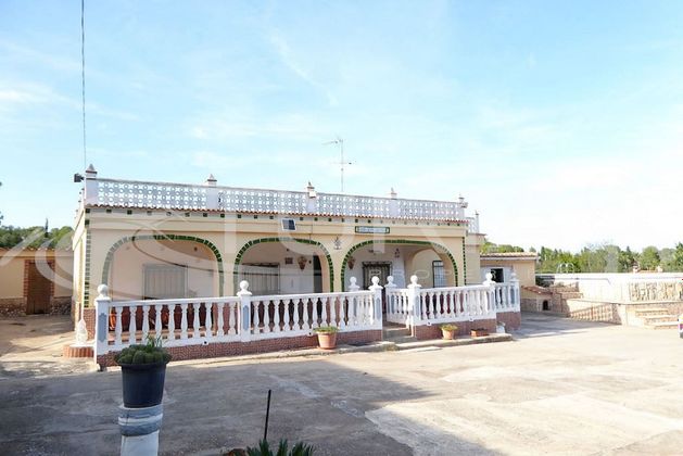Foto 1 de Venta de chalet en Pedralba de 4 habitaciones con terraza y piscina