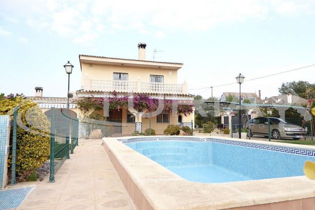 Foto 2 de Venta de chalet en Urbanizaciones de 5 habitaciones con terraza y piscina