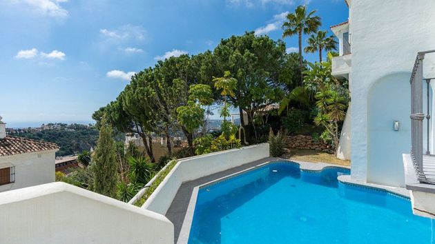 Foto 2 de Venta de dúplex en Benahavís de 3 habitaciones con terraza y piscina