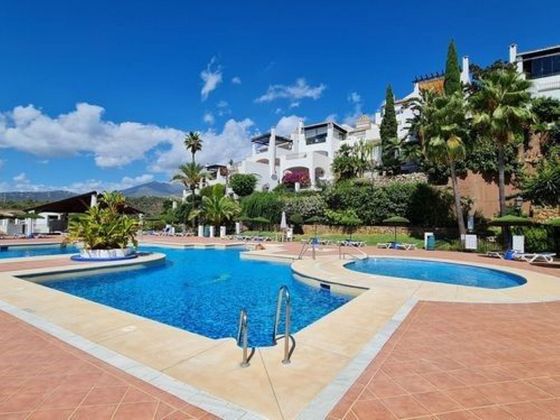 Foto 2 de Casa adossada en venda a Nagüeles Alto de 3 habitacions amb terrassa i piscina
