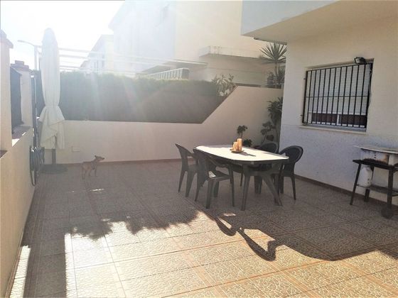 Foto 1 de Casa en venta en Isla Cristina ciudad de 4 habitaciones con terraza
