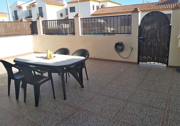 Foto 2 de Casa en venda a Isla Cristina ciudad de 4 habitacions amb terrassa