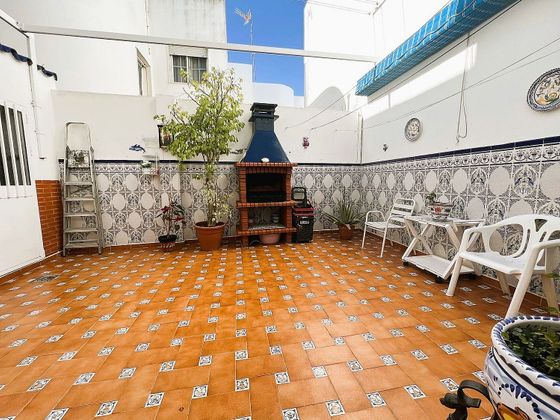 Foto 2 de Dúplex en venta en Isla Cristina ciudad de 5 habitaciones con garaje y aire acondicionado